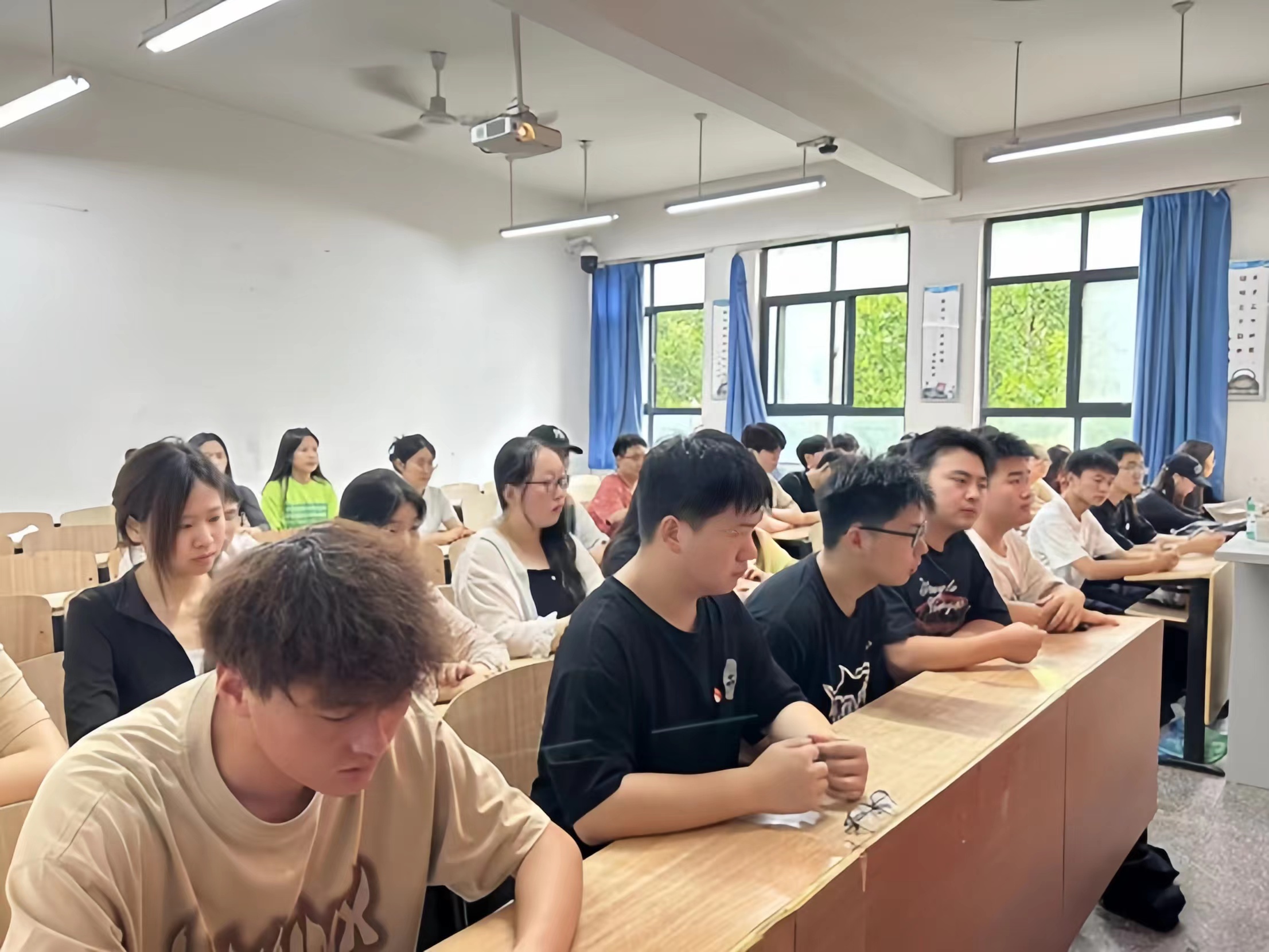 图片2.jpg 图片2.jpg