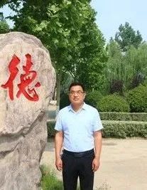 徐震老师.jpg 徐震老师.jpg